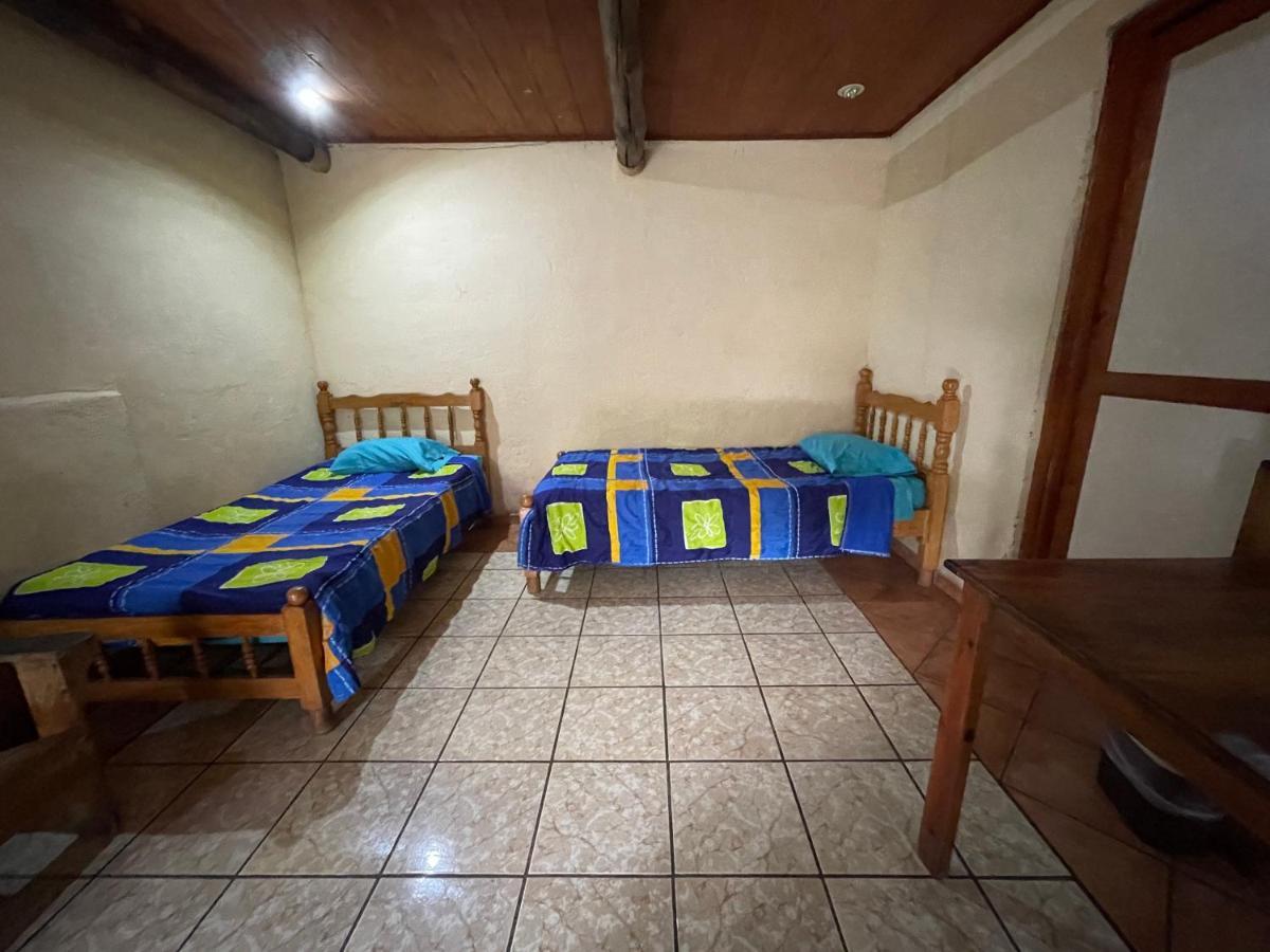 Johnnys Place Hotel Monterrico Eksteriør billede
