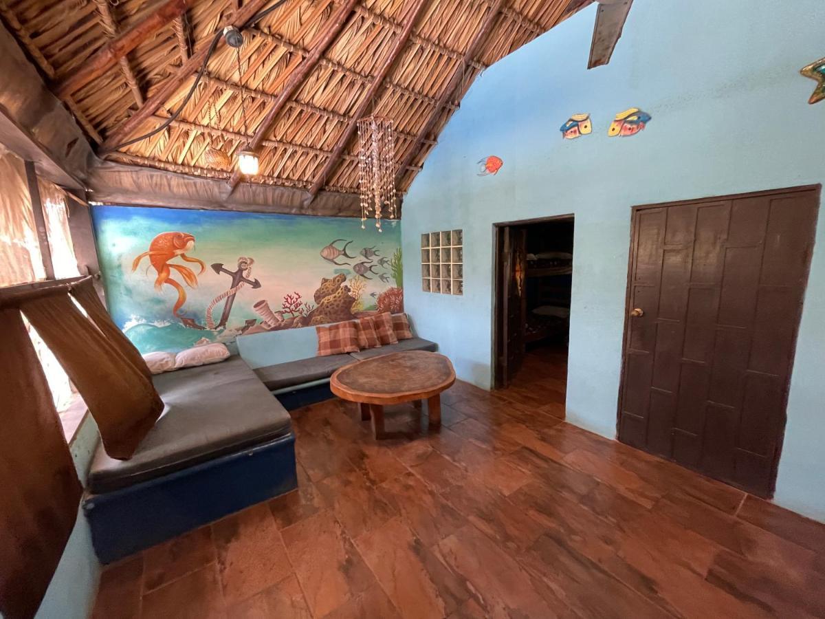 Johnnys Place Hotel Monterrico Eksteriør billede
