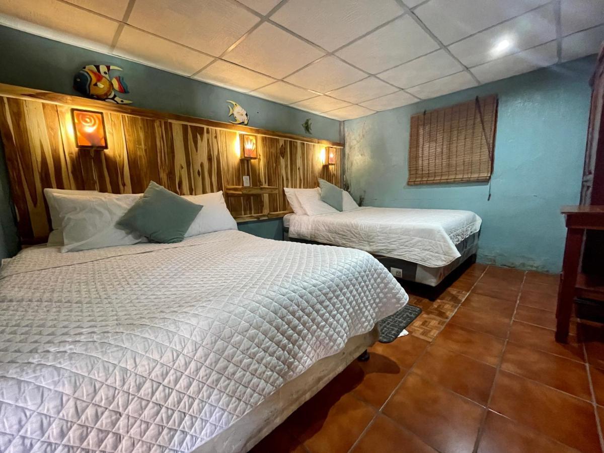 Johnnys Place Hotel Monterrico Eksteriør billede