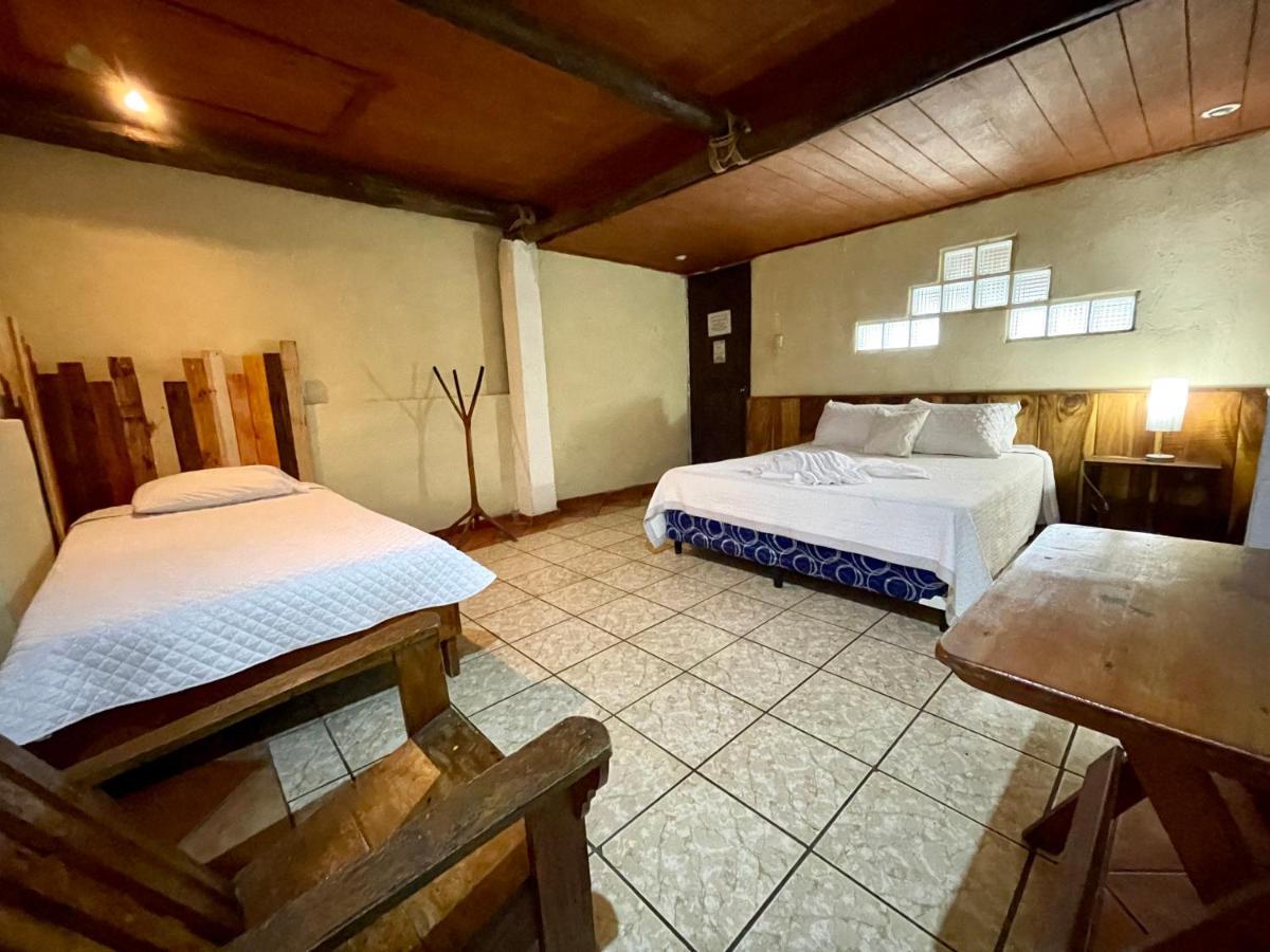 Johnnys Place Hotel Monterrico Eksteriør billede