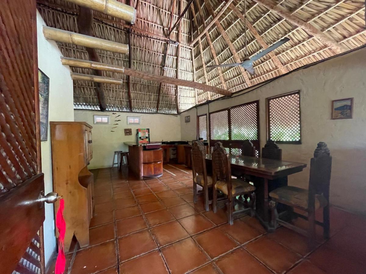 Johnnys Place Hotel Monterrico Eksteriør billede