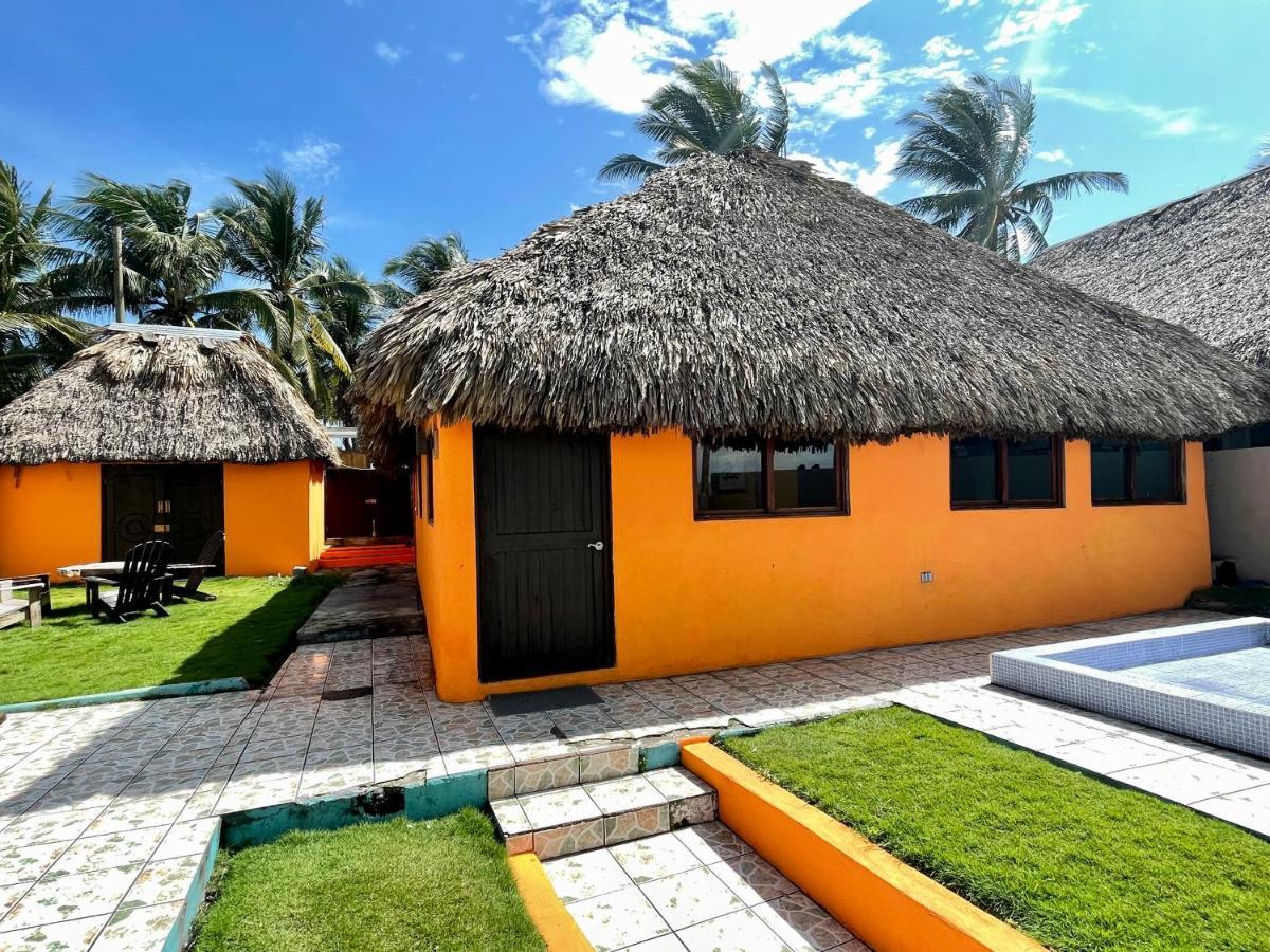 Johnnys Place Hotel Monterrico Eksteriør billede