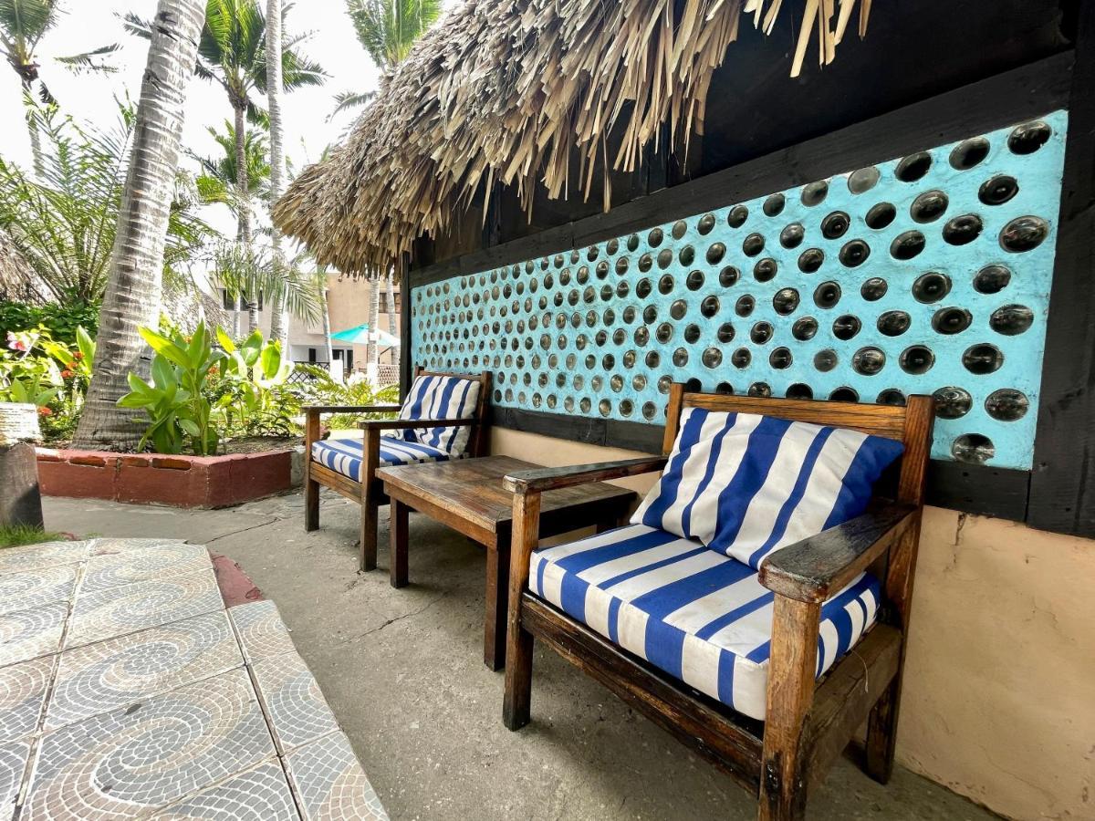 Johnnys Place Hotel Monterrico Eksteriør billede