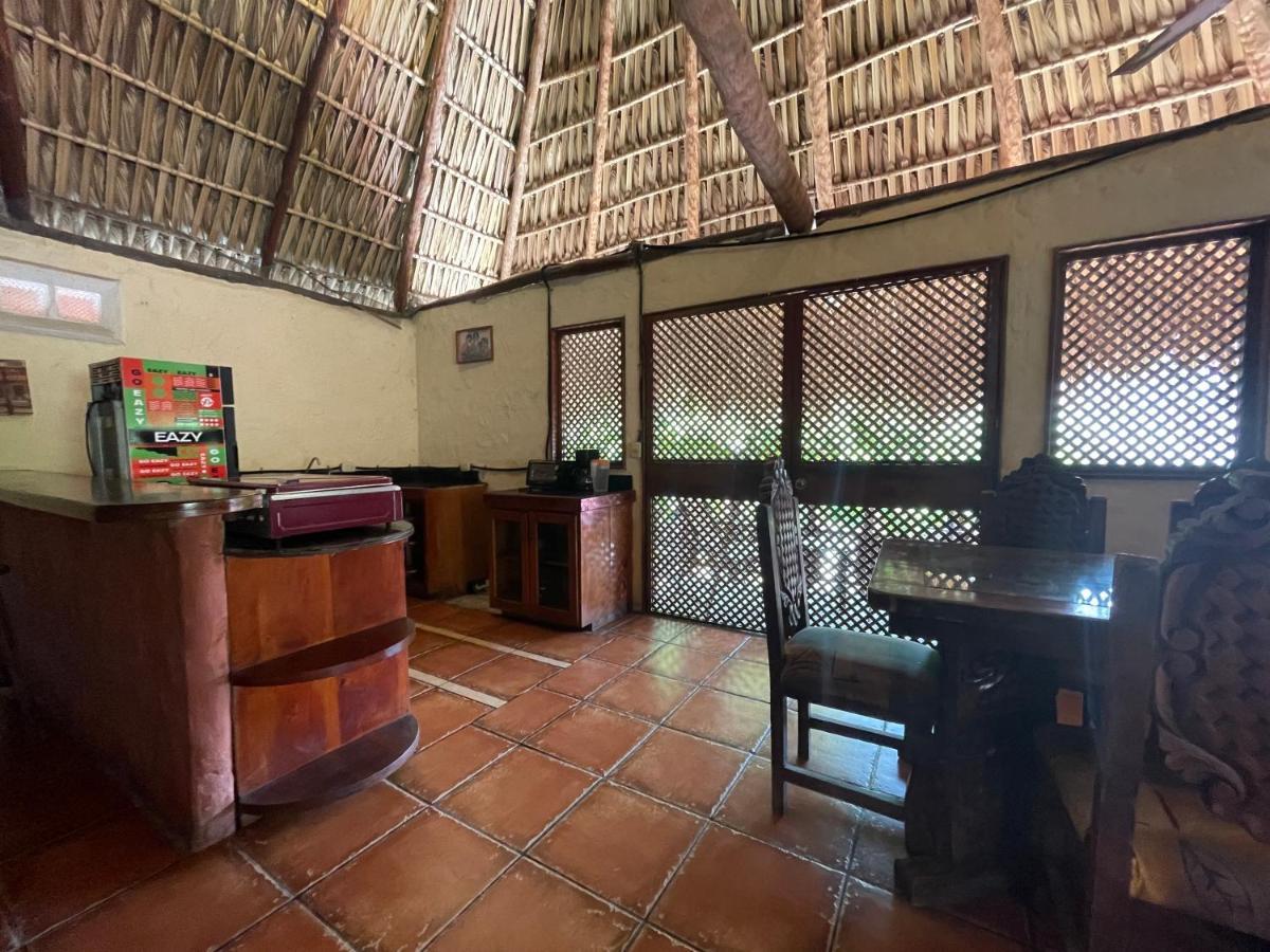Johnnys Place Hotel Monterrico Eksteriør billede