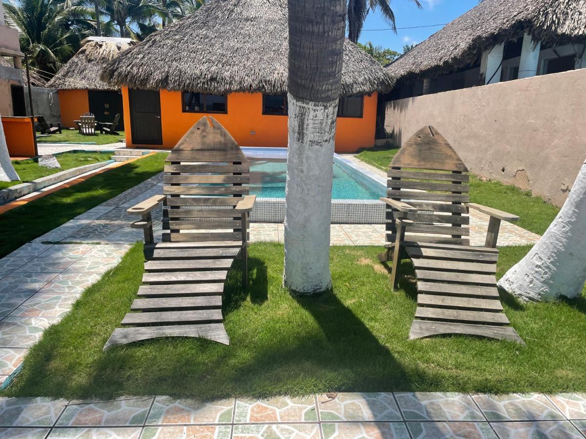 Johnnys Place Hotel Monterrico Eksteriør billede