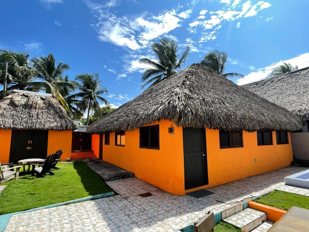 Johnnys Place Hotel Monterrico Eksteriør billede