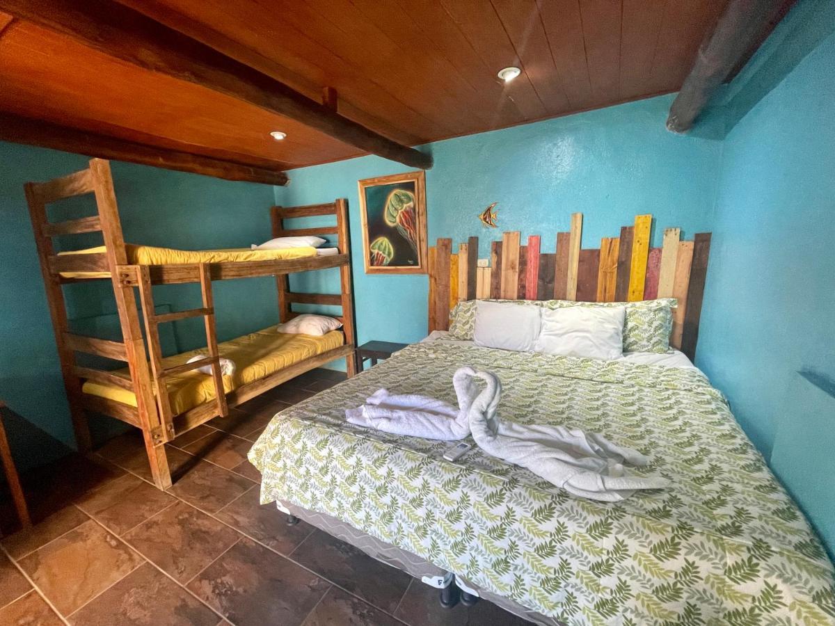 Johnnys Place Hotel Monterrico Eksteriør billede