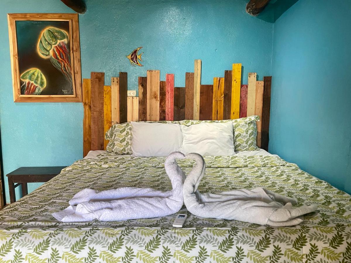 Johnnys Place Hotel Monterrico Eksteriør billede