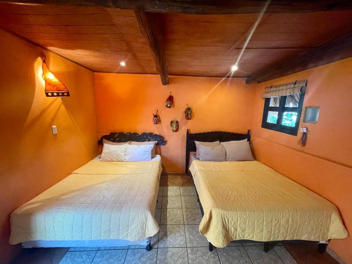 Johnnys Place Hotel Monterrico Eksteriør billede